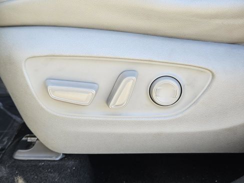 Used 2020 Toyota Highlander XLE image 14