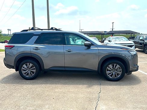 Used 2025 Nissan Pathfinder SV FWD image 9