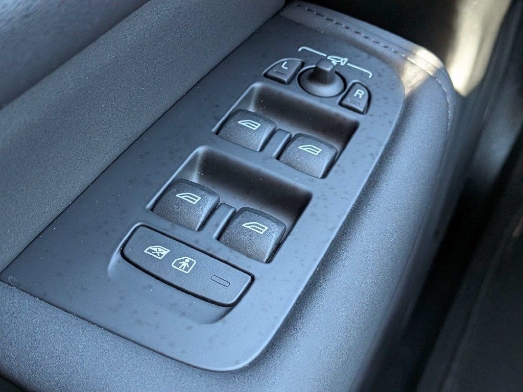 Certified 2026 Volvo XC60 B5 Plus AWD/4WD image 26