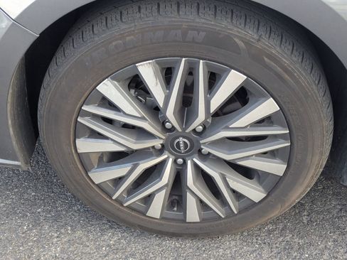 Used 2024 Nissan Altima 2.5 SV image 13