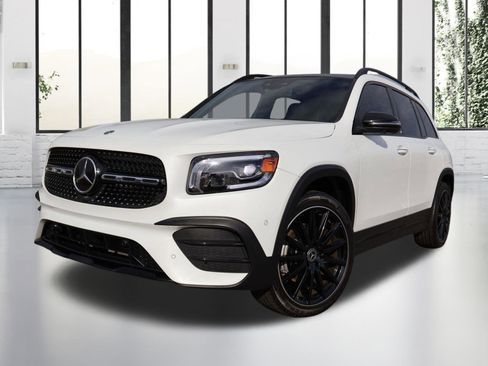 Used 2020 Mercedes-Benz GLB 250 4MATIC w/ AMG Line image 1