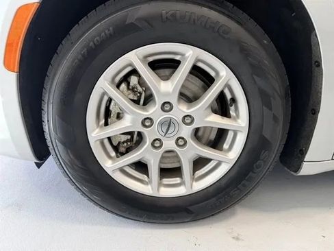 Used 2024 Chrysler Pacifica Touring-L FWD image 26