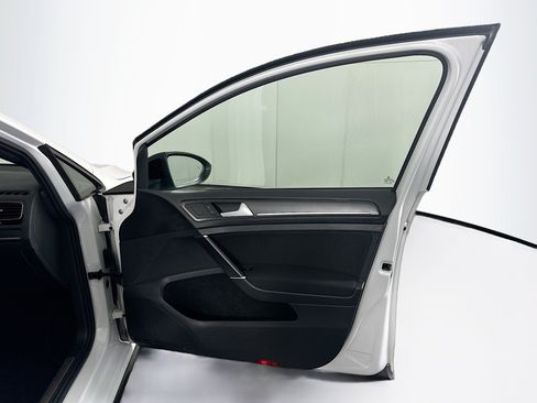 Used 2021 Volkswagen Golf 4-Door FWD image 31