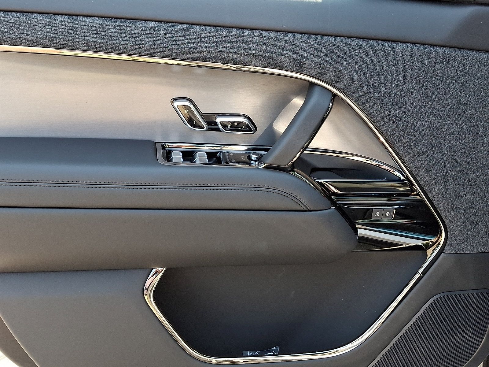 New 2026 Land Rover Range Rover Sport SE AWD/4WD image 9