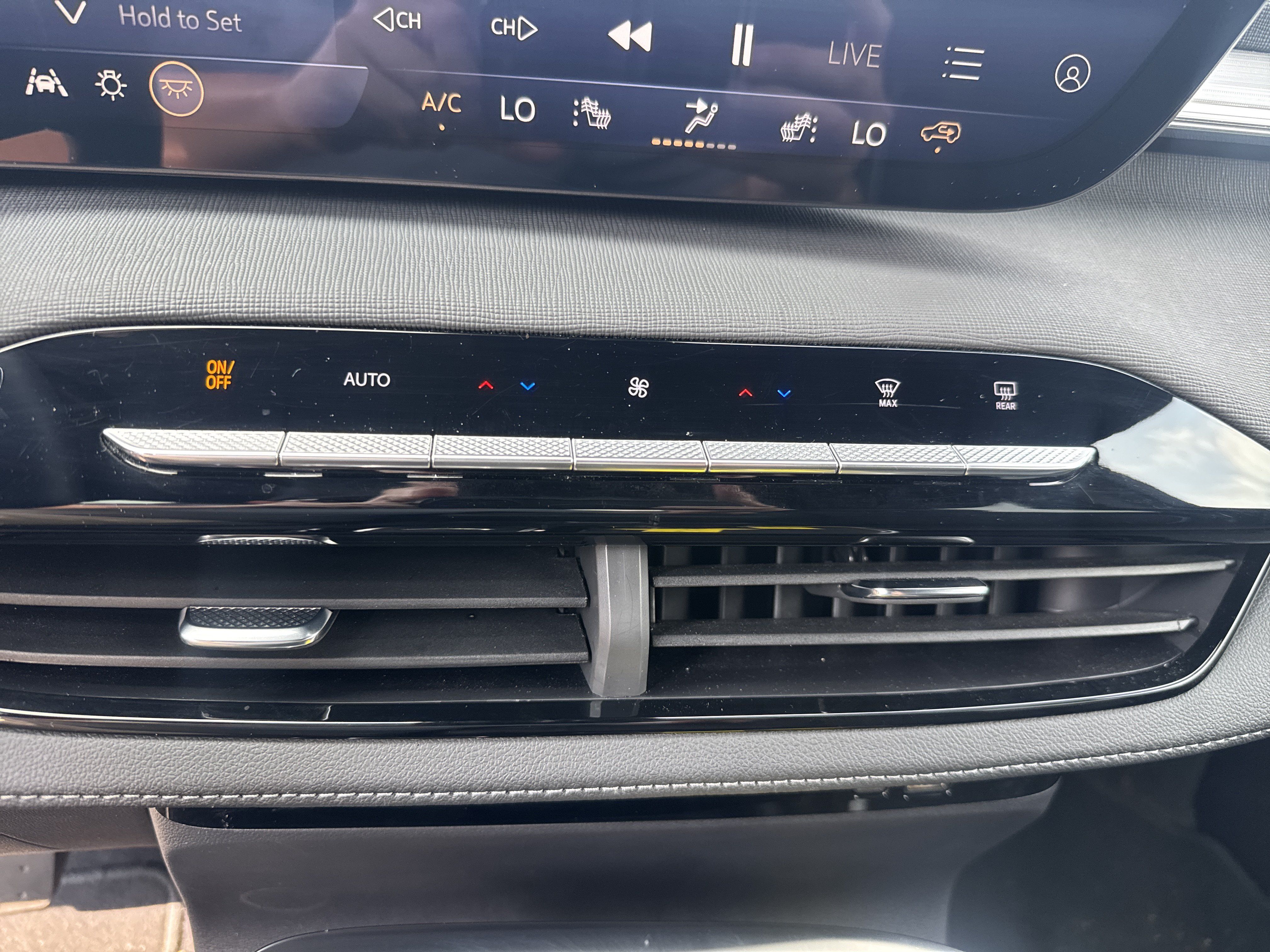Used 2026 Buick Enclave Preferred AWD/4WD image 26