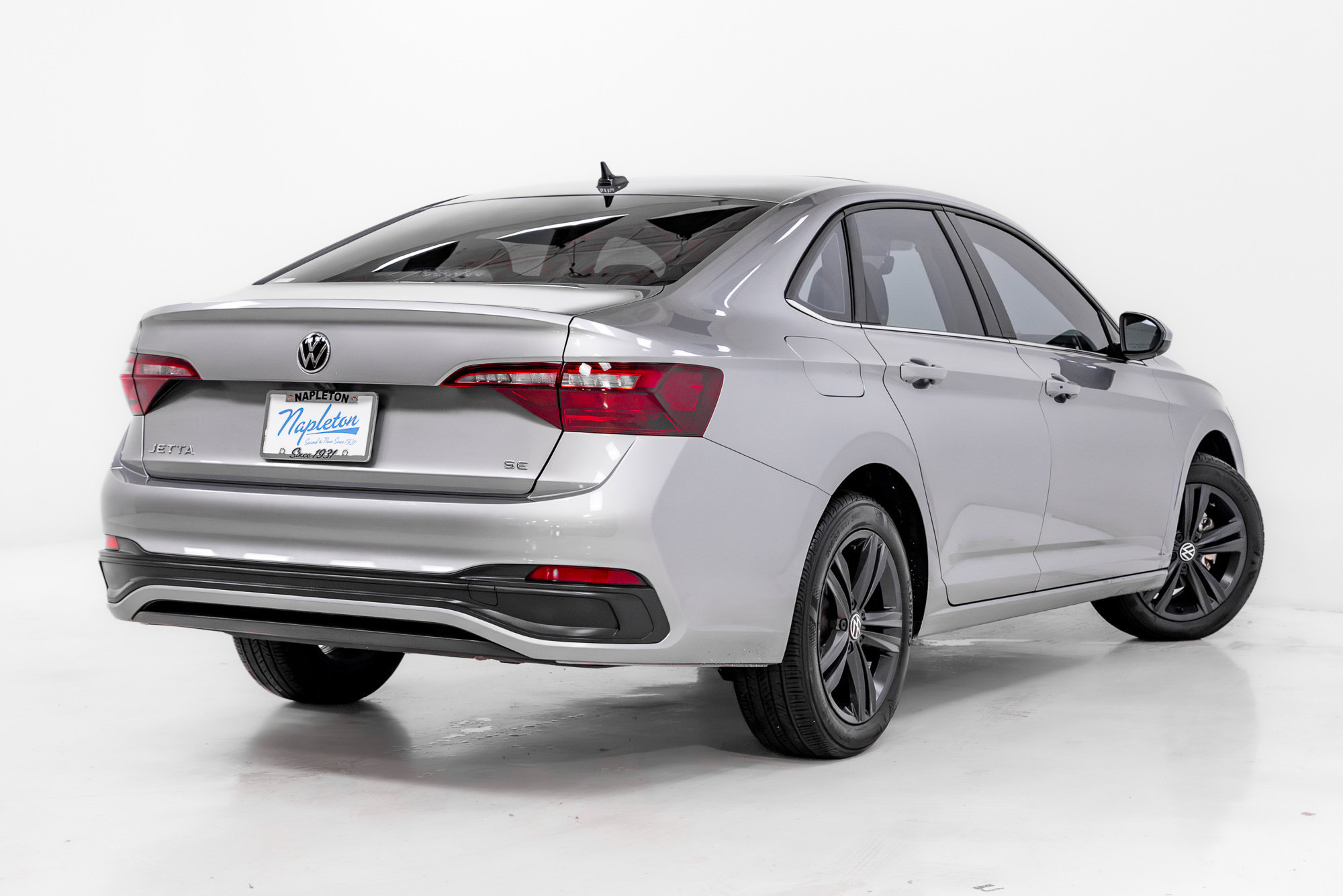Used 2024 Volkswagen Jetta SE w/ Panoramic Sunroof Package FWD image 30