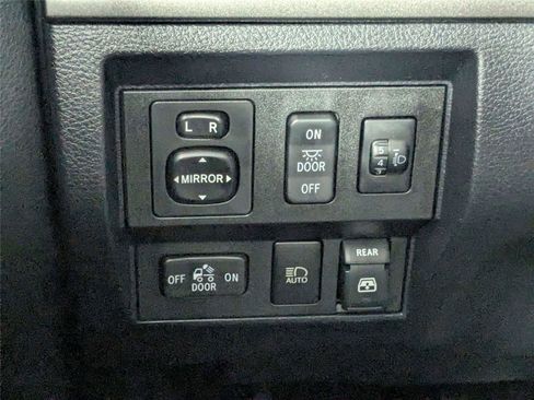Used 2018 Toyota Tundra SR5 w/ TRD Off Road Package AWD/4WD image 19