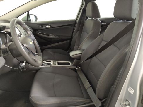 Used 2018 Chevrolet Cruze LS image 17