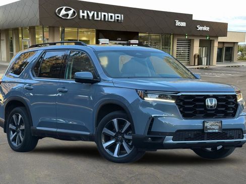 Used 2023 Honda Pilot Elite image 2