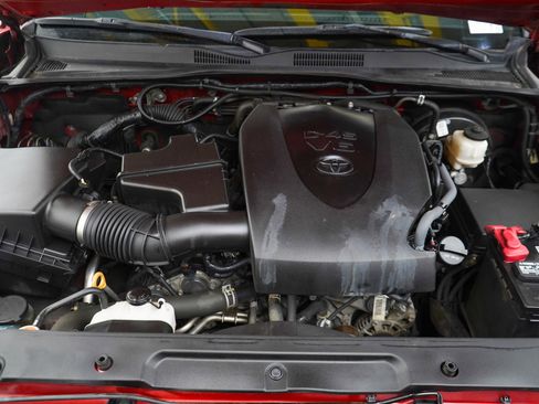 Used 2021 Toyota Tacoma TRD Sport AWD/4WD image 32