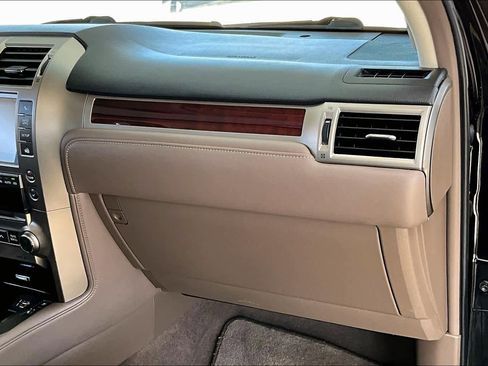 Used 2016 Lexus GX 460 w/ Premium Package image 17