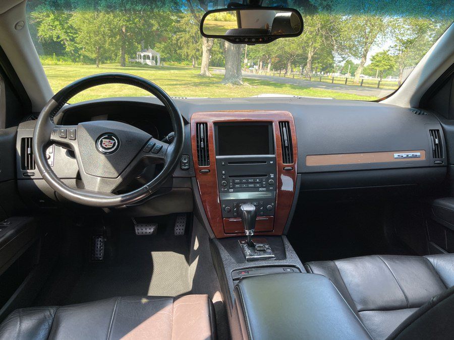 Used 2006 Cadillac STS V8 w/ Preferred Equipment Group RWD image 23