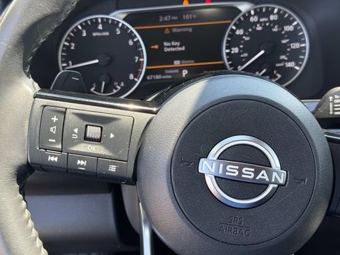 Used 2022 Nissan Pathfinder SV w/ SV Premium Package FWD image 29