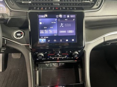 Certified 2023 Jeep Grand Cherokee Laredo w/ Luxury Tech Group I AWD/4WD image 15