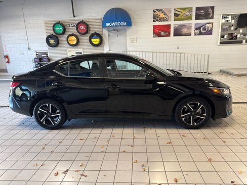 Used 2025 Nissan Sentra SV FWD image 2