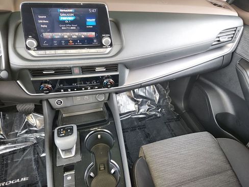 Certified 2023 Nissan Rogue SV image 21