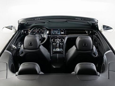 Used 2021 Bentley Continental GT V8 image 11