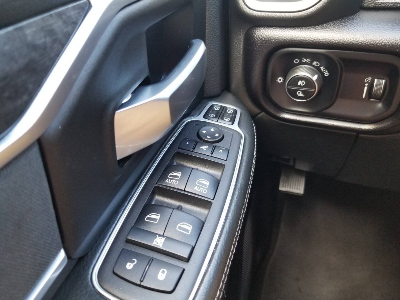 Certified 2024 RAM 2500 Big Horn w/ Safety Group AWD/4WD image 30