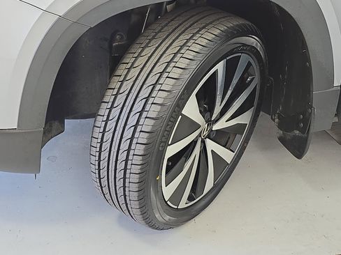 Certified 2022 Volkswagen Taos SE image 31