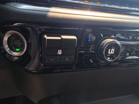 Used 2022 Chevrolet Silverado 1500 High Country w/ Z71 Off-Road Package image 36