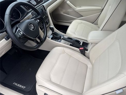 Used 2018 Volkswagen Passat 2.0T SE w/ SE Lighting Package FWD image 10