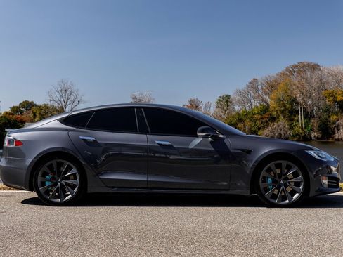 Used 2020 Tesla Model S Performance image 2