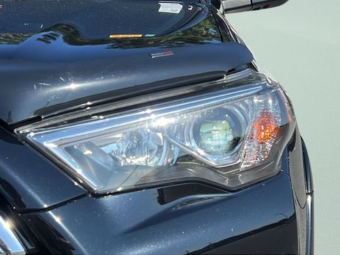 Used 2023 Toyota 4Runner Limited RWD image 9
