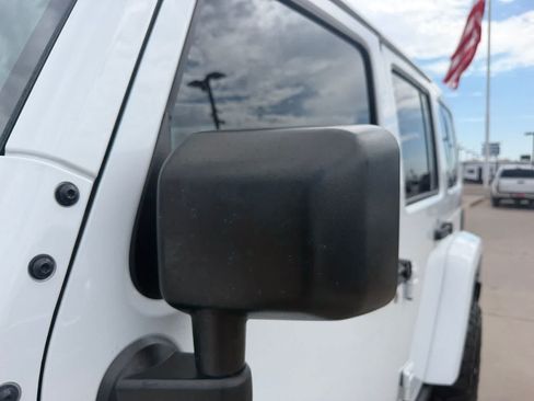 Used 2017 Jeep Wrangler Unlimited Rubicon w/ Connectivity Group AWD/4WD image 34