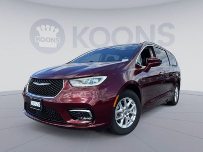 Used 2021 Chrysler Pacifica Touring-L w/ Uconnect Theater Family Group