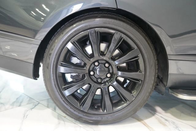 Used 2018 Land Rover Range Rover Supercharged AWD/4WD image 40