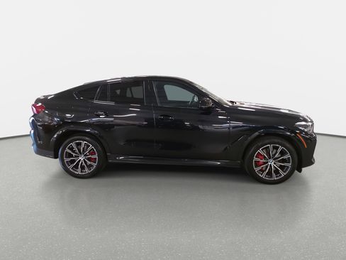 Used 2022 BMW X6 xDrive40i w/ M Sport Package image 4