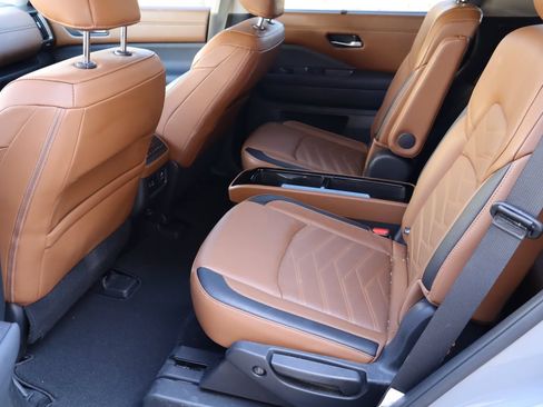 Used 2025 Nissan Pathfinder Platinum AWD/4WD image 6
