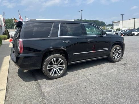 Used 2018 GMC Yukon Denali w/ Denali Ultimate Package AWD/4WD image 3