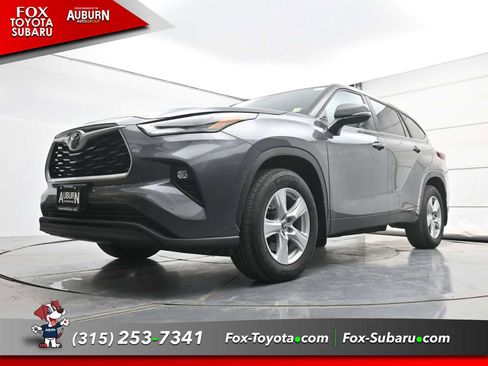 Used 2024 Toyota Highlander LE AWD/4WD image 24