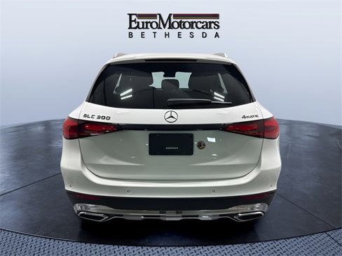 Used 2025 Mercedes-Benz GLC 300 4MATIC image 4