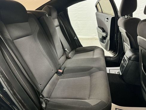 Used 2019 Dodge Charger SXT image 12