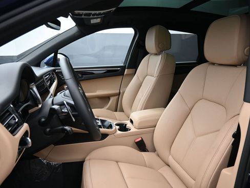 New 2026 Porsche Macan AWD/4WD image 5