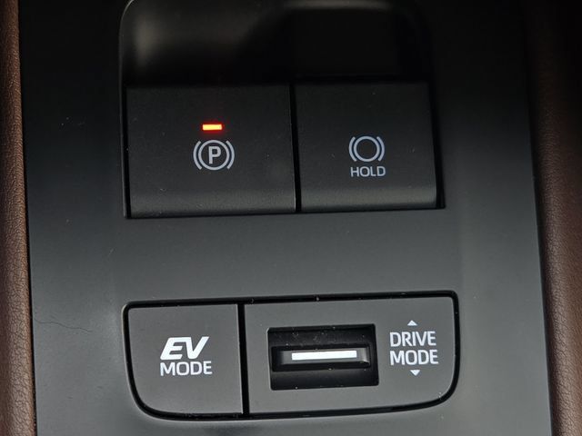 Certified 2021 Toyota Venza XLE w/ Softex Package AWD/4WD image 29