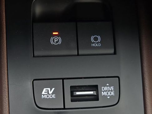 Certified 2021 Toyota Venza XLE w/ Softex Package AWD/4WD image 29
