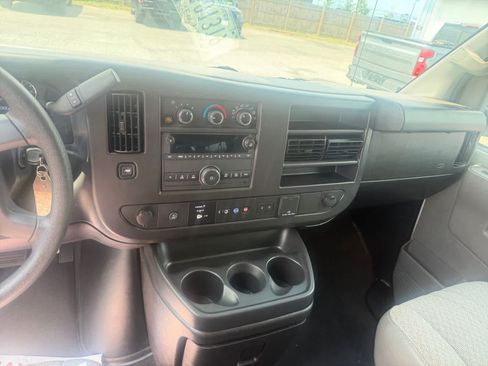 Used 2025 Chevrolet Express 3500 LT w/ LT Preferred Equipment Group RWD image 17