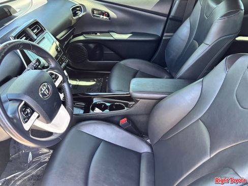 Certified 2017 Toyota Prius Three Touring FWD image 20