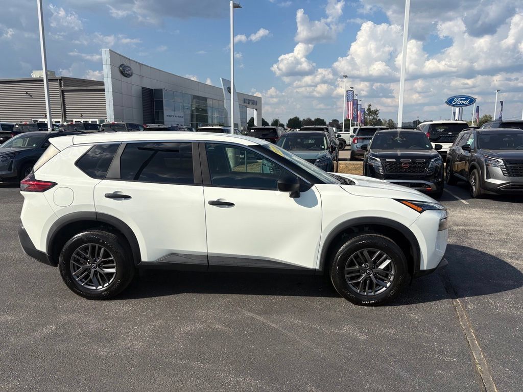 Used 2023 Nissan Rogue S AWD/4WD image 4