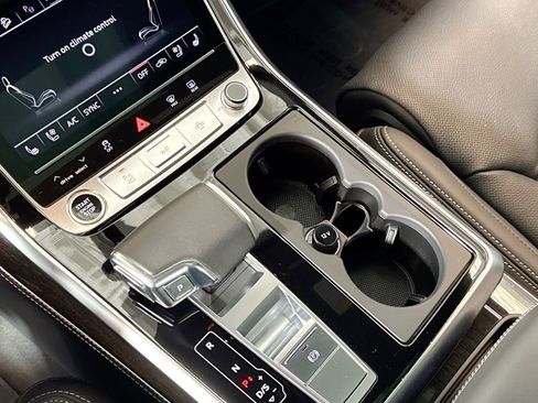 Used 2025 Audi Q8 Prestige image 16