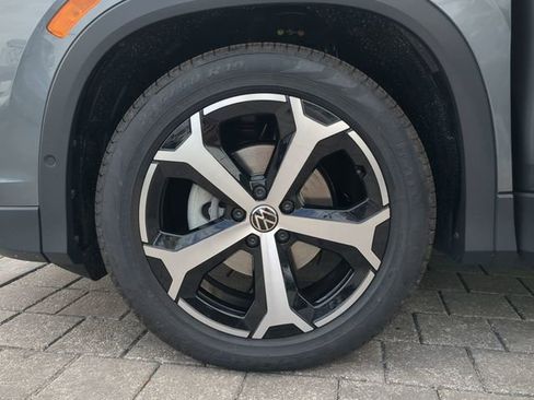 New 2026 Volkswagen Tiguan SE image 32