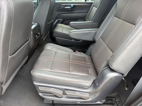 Used 2025 Chevrolet Tahoe High Country AWD/4WD image 15
