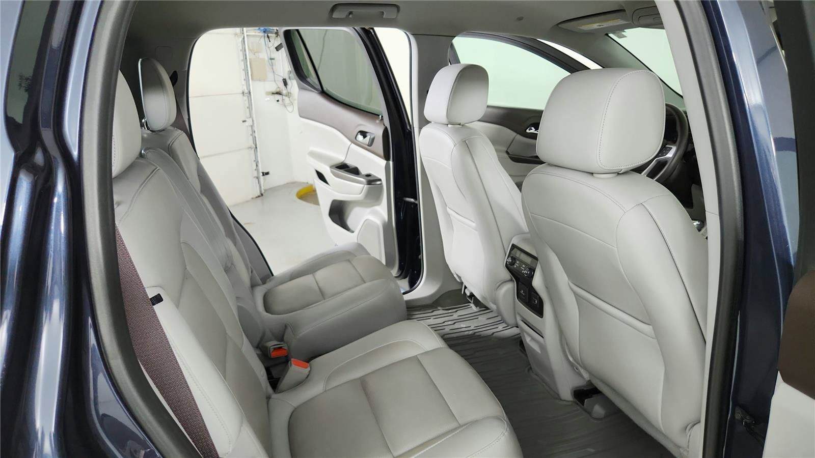 Used 2019 GMC Acadia SLT AWD/4WD image 29