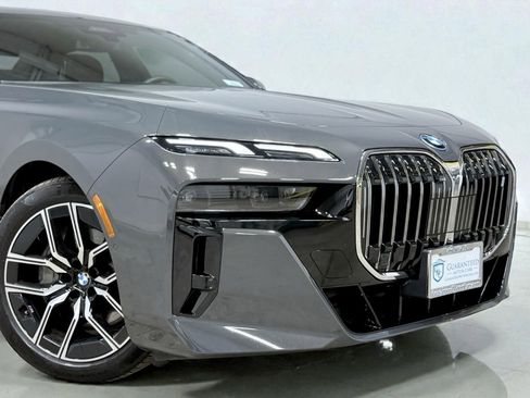 Used 2024 BMW i7 xDrive60 image 19