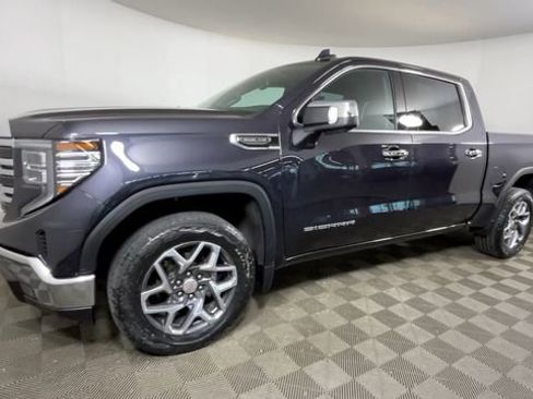 Used 2023 GMC Sierra 1500 SLT w/ SLT Convenience Package AWD/4WD image 10