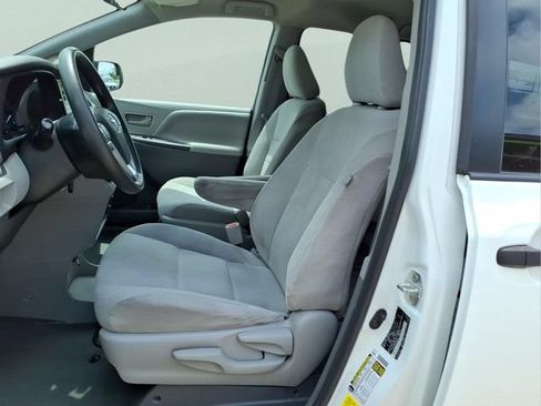 Used 2020 Toyota Sienna L FWD image 12