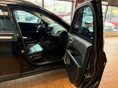 Used 2019 Jeep Compass Limited w/ Safety & Security Group image 28